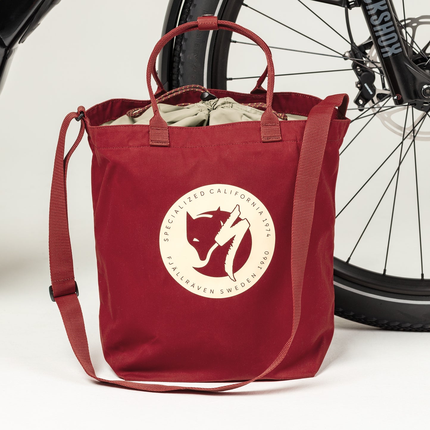 FJÄLLRÄVEN - 瑞典北極狐【狐狸袋】S/F CAVE TOTE 2024 新款 手提包 23232-326 OX RED